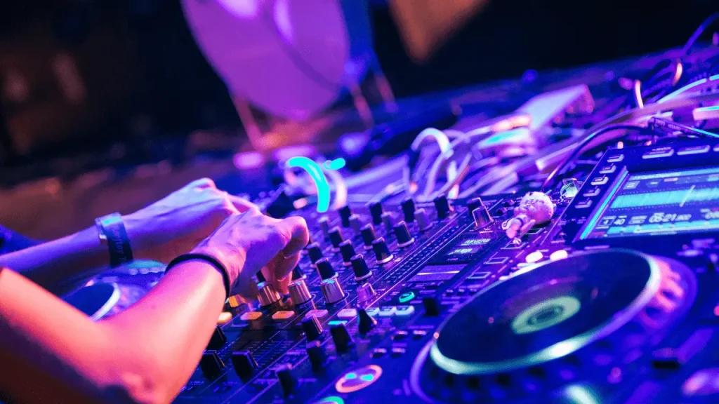 Best School Dance DJ in IN, IL, KY | Spectrum Sound